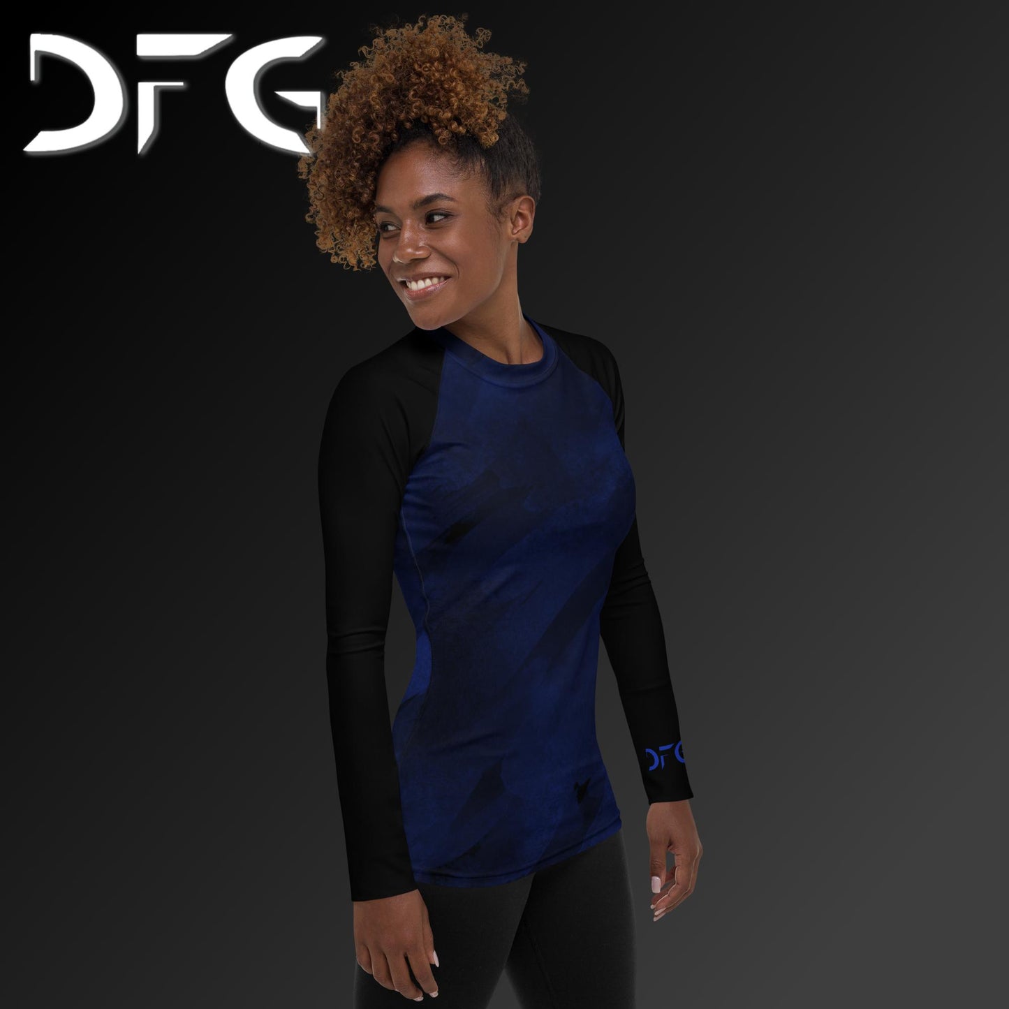 Feminine-Fit Blue Strokes Long-Sleeved Rash Guard